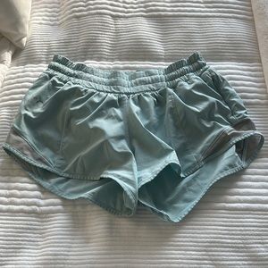 LuluLemon Hotty Hot Low-Rise Lined Short 2.5"